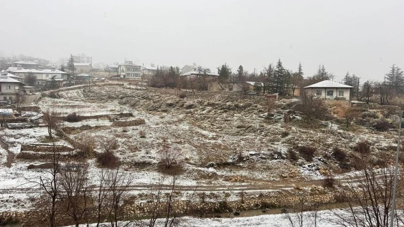 Adana'nın Yüksek Kesimlerine Kar Yağdı, Yağışlı Hava Devam Edecek