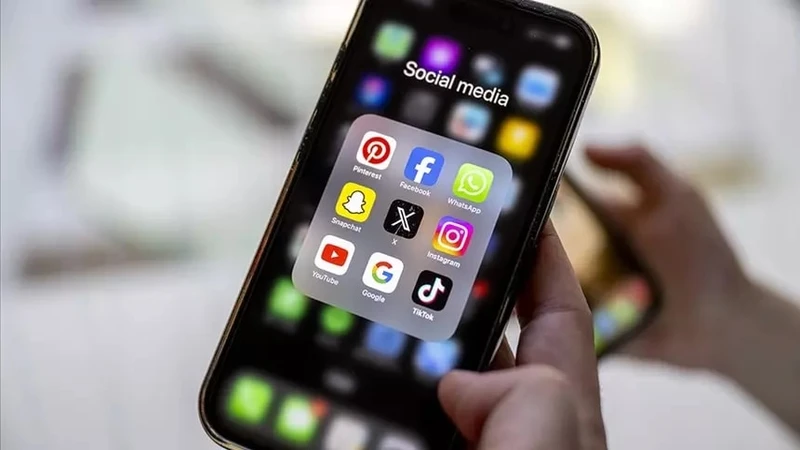 Facebook Tepeden Tırnağa Yenileniyor: Çift Dokunma, Sadeleşen Arayüz ve Yeni Profil Yapısı