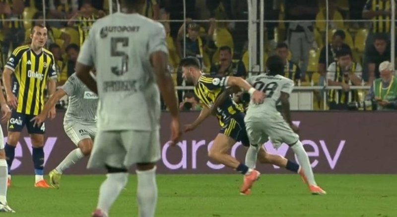 Fenerbahçe - Kocaelispor Maçı Hakem Kararları: Eski Hakemlerden Kırmızı Kart ve Penaltı Yorumları - görsel 1