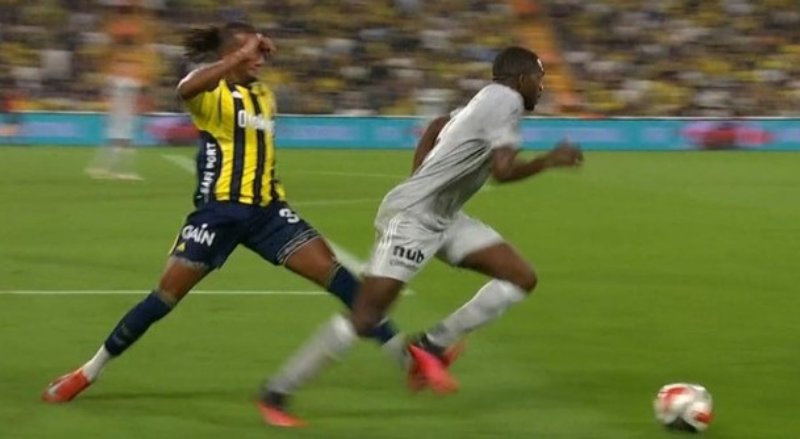 Fenerbahçe - Kocaelispor Maçı Hakem Kararları: Eski Hakemlerden Kırmızı Kart ve Penaltı Yorumları - görsel 3
