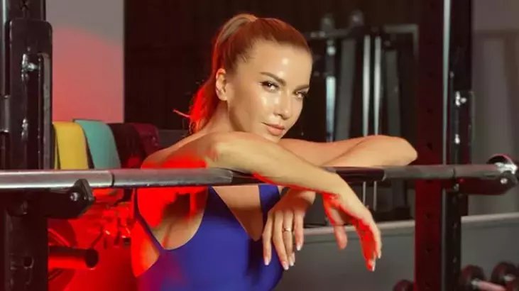 Ivana Sert’ten Tatilde Çift Bikini Modası: Dua Lipa Akımına Uyum Sağladı - görsel 4
