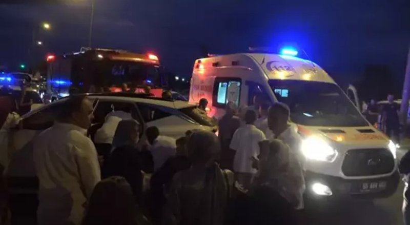 Samsun’da Düğün Konvoyunda Feci Kaza: Gelin ve Bir Yolcu Yaralandı - görsel 1
