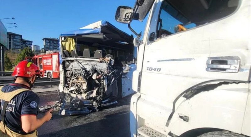 Son Dakika: İstanbul TEM Otoyolu’nda Feci Kaza! 1 Ölü, 9 Yaralı – Trafik Durdu - görsel 2