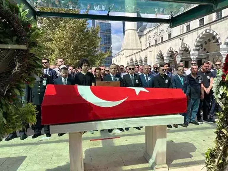 İstanbul’da bıçaklı saldırıda öldürülen Savcı Ercan Kayhan son yolculuğuna uğurlandı - görsel 1