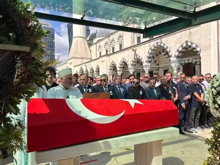 İstanbul’da bıçaklı saldırıda öldürülen Savcı Ercan Kayhan son yolculuğuna uğurlandı - görsel 3
