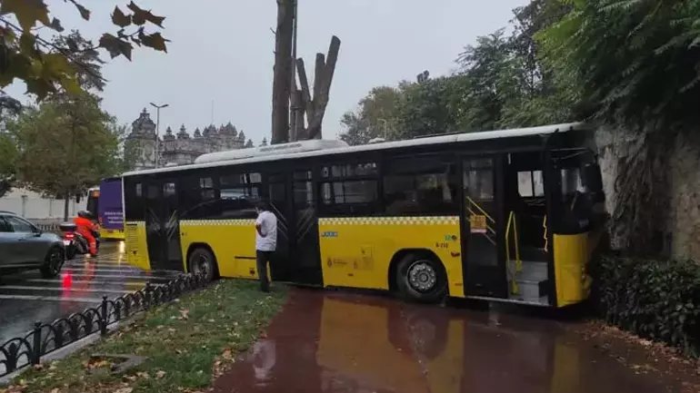 İstanbul’da yağmur felaketi: Eyüpsultan’da ölüm, Beşiktaş ve Küçükçekmece’de peş peşe İETT kazaları - görsel 3