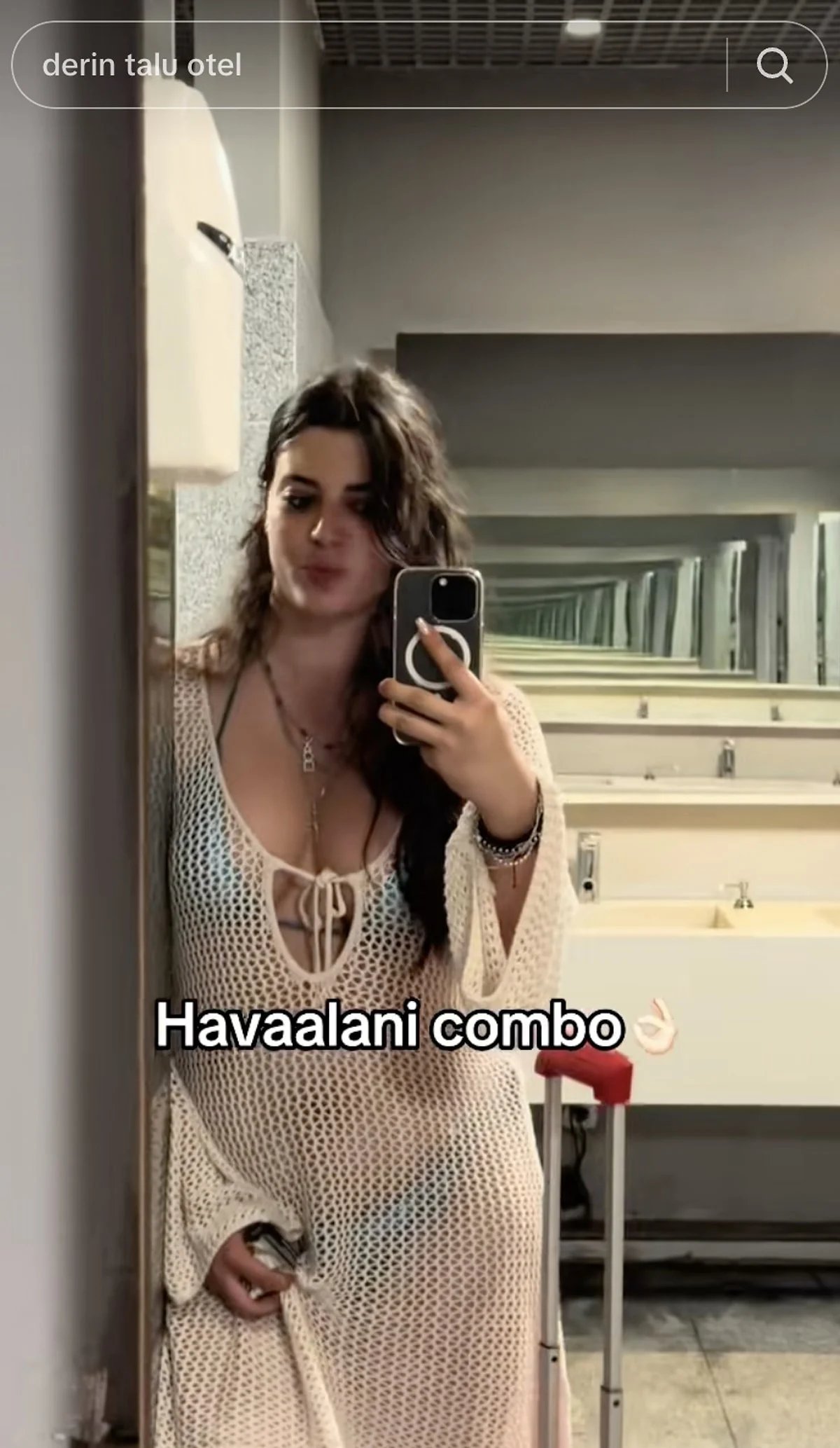 Derin Talu’dan Olay Yaratan Havalimanı Görüntüsü: “Üstümü Değiştirmeyi Unuttum” - görsel 1