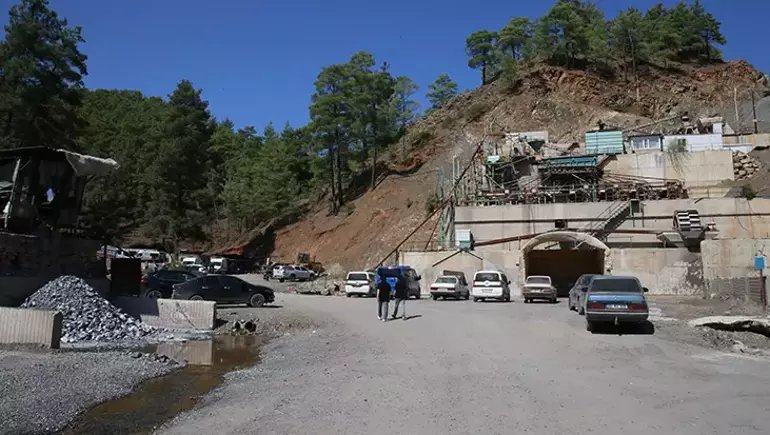 Denizli’de Maden Ocağında Göçük: 1 İşçi Kurtarıldı, Diğeri İçin Çalışmalar Sürüyor - görsel 2