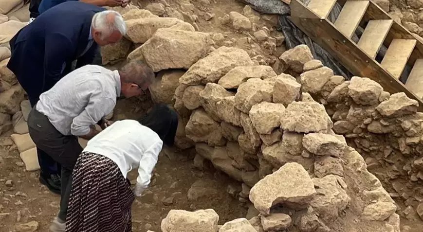 Göbeklitepe’de heyecan verici keşif: Duvar içine yerleştirilmiş insan heykeli bulundu - görsel 4