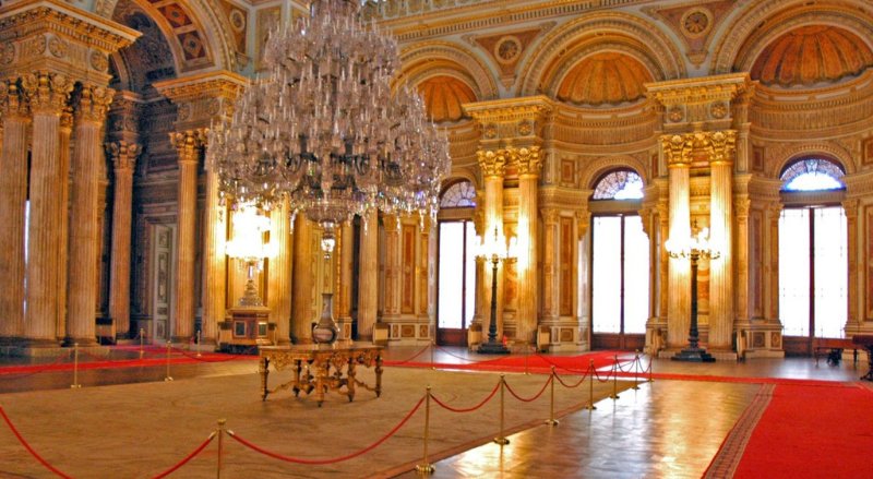 Dolmabahçe Sarayı Neden Altınla Kaplı? Gerçekten Her Yeri Altın mı? - görsel 3