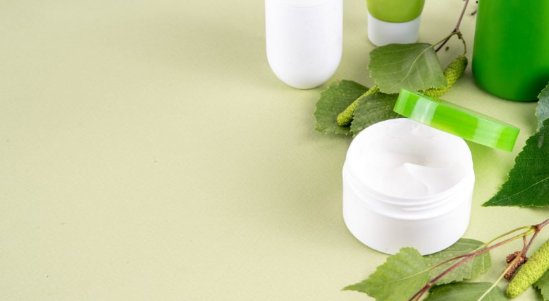 Skinimalism Nedir? Doğal Güzelliğin Yeni Trendi Neden Bu Kadar Popüler? Nasıl yapılır ? Faydası nedir ? - görsel 1