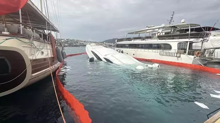 Bodrum’da 40 Milyonluk Lüks Yat Dakikalar İçinde Sulara Gömüldü - görsel 1