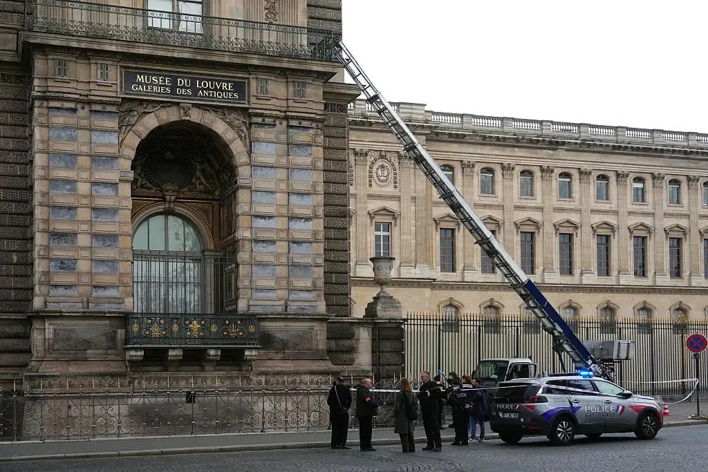Louvre Müzesi Soygunu: İmparatoriçe Eugénie’nin Mücevherleri Gündüz Vakti Çalındı - görsel 3