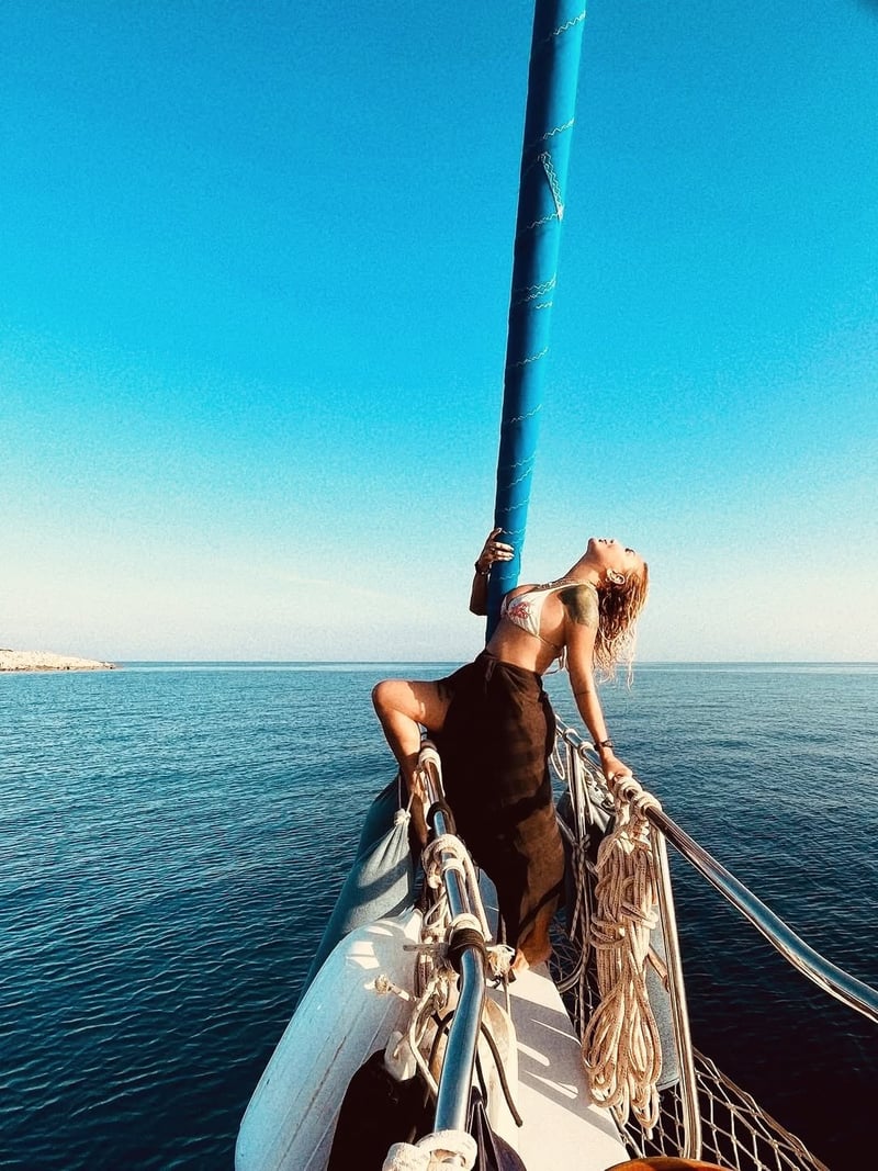 62 Yaşındaki Yonca Evcimik’ten Bikinili Paylaşım: “4 Mevsim Yaz Yaşatacağım” - görsel 3