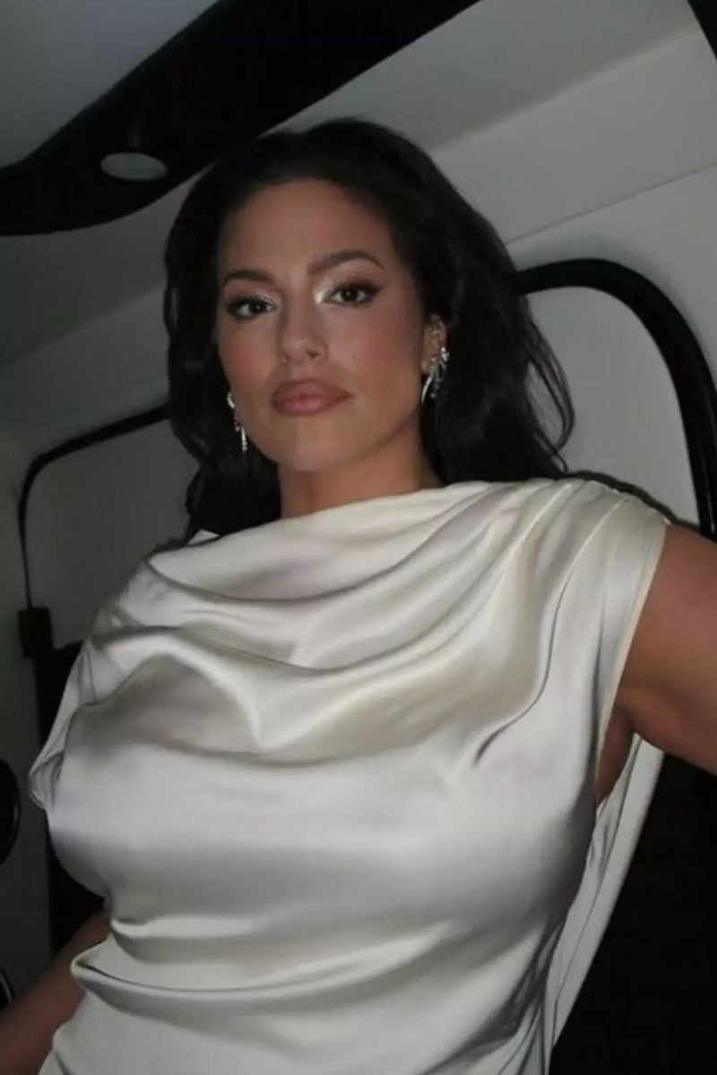 Ashley Graham’dan Cesur Hazırlık Anları: Elbisenin Altında Sütyen Yerine Bant Kullandı - görsel 3