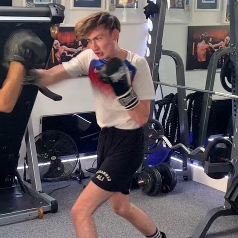 Yıllardır Yaptığı Spor Nedeniyle Yüzü Kareye Döndü - görsel 2