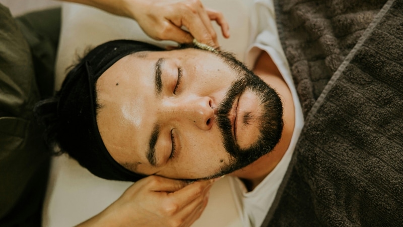 Neden Bazı İnsanlar Daha Çekici Görünür? Bilimin Açıkladığı 8 Etken - görsel 2