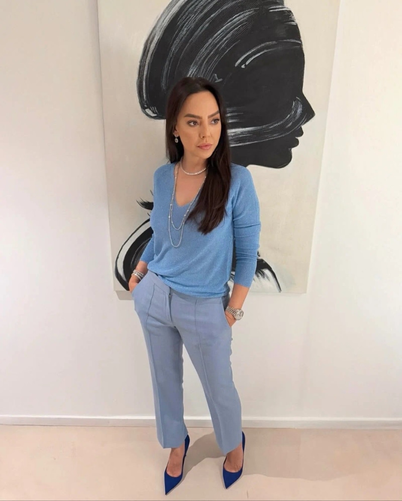 Ebru Gündeş’in Paylaşımı Olay Oldu: Üzerinde Küçük Bir Servet Taşıdı - görsel 1