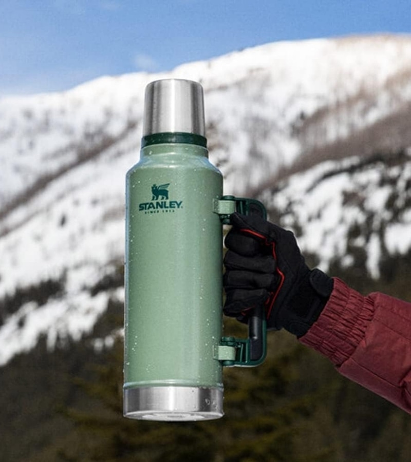 Stanley Classic Legendary 2.3L Yeşil Termos ile Isıyı Saatlerce Koruyun - görsel 1