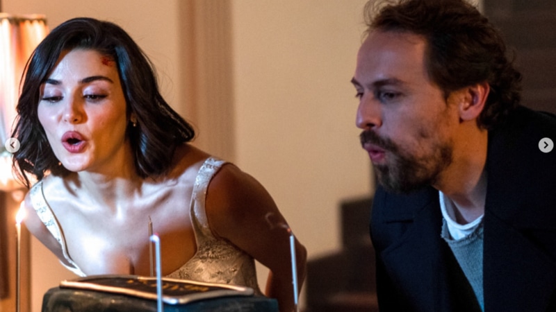 “İki Dünya Bir Dilek” Setinde Aşk İddiası: Hande Erçel ve Metin Akdülger Hakkında Yeni Söylenti - görsel 1