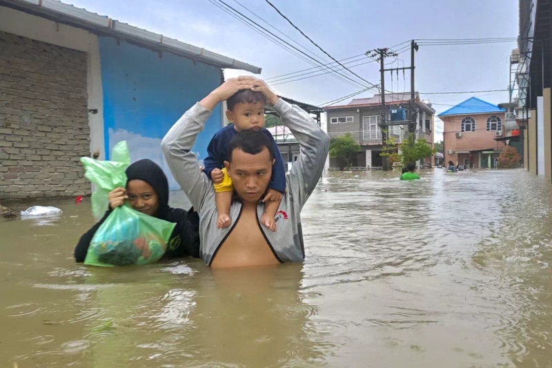 Endonezya’da Sel ve Heyelan Felaketi Ölü Sayısı 442’ye Yükseldi - görsel 1