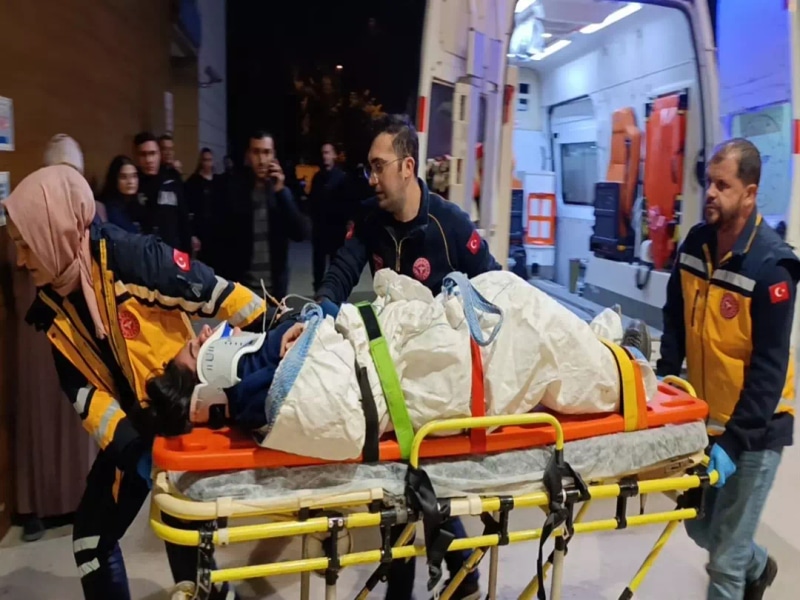 Bursa’da Market Asansöründe Ağır Kaza: 21 Yaşındaki İşçi Yaralandı - görsel 1