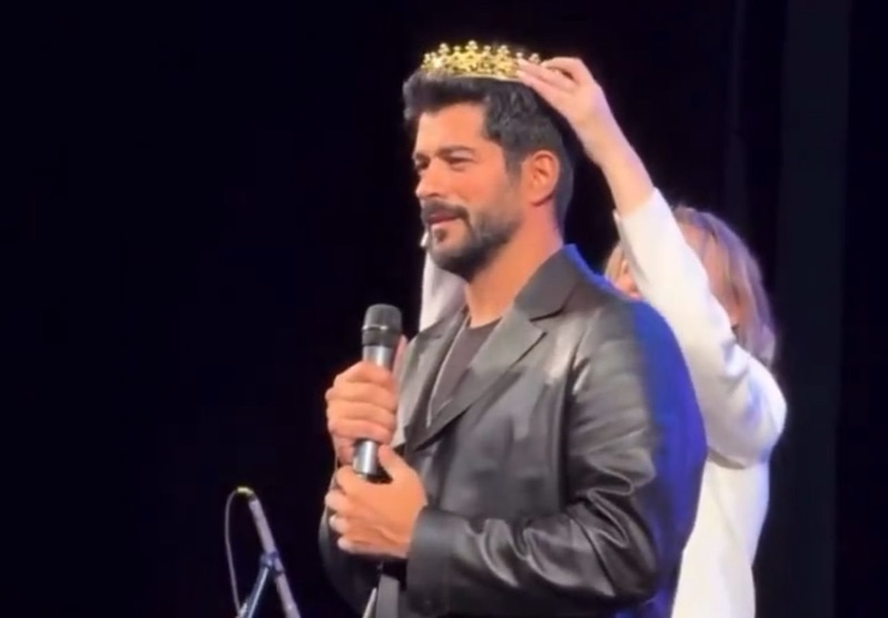 Burak Özçivit Rusya’da “Kral” Seçildi: Etkinlikten 20 Milyon TL Aldığı İddia Edildi - görsel 1