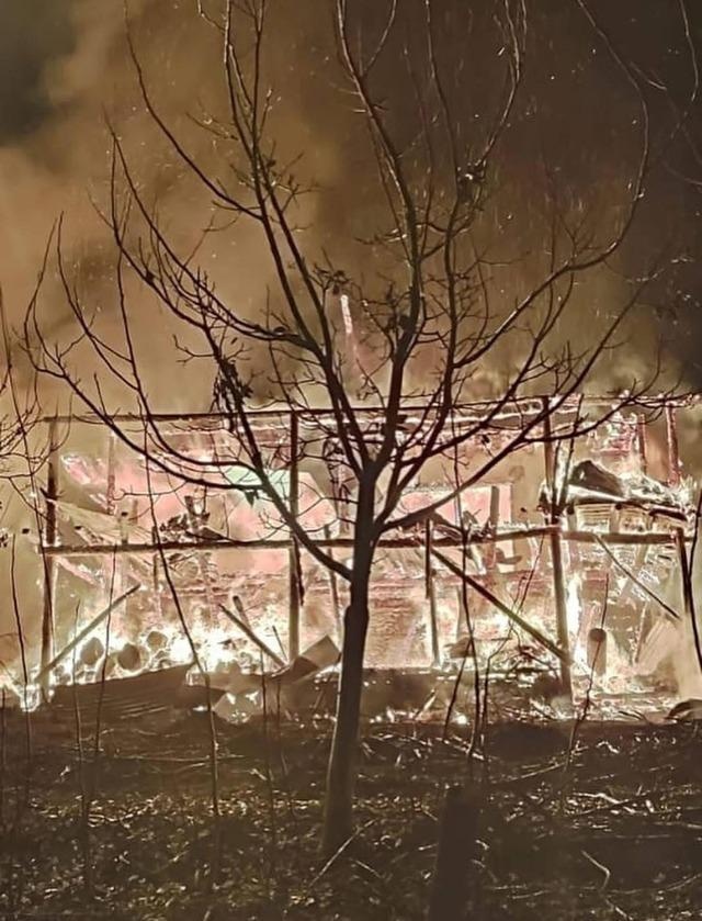 Feke'de Gece Çıkan Yangın: Bir Ev Kül Oldu, Okul Lojmanı Hasar Gördü - görsel 2