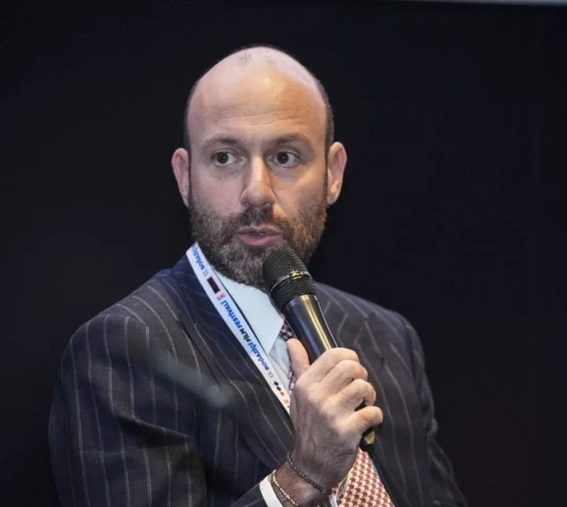 Hande Erçel, Onur Güvenatam İle İlişki İddialarına İlk Kez Yanıt Verdi - görsel 1