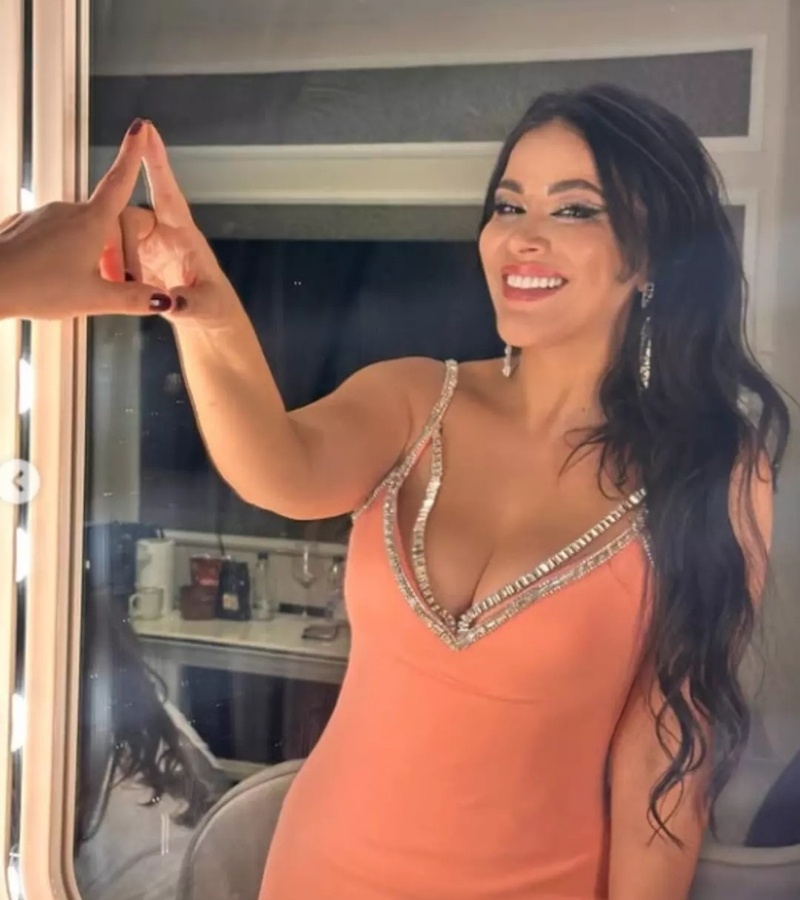 Zara 3 Ayda 16 Kilo Verdi: Yeni Tarzındaki Dekolte Sosyal Medyada Gündem Oldu - görsel 2