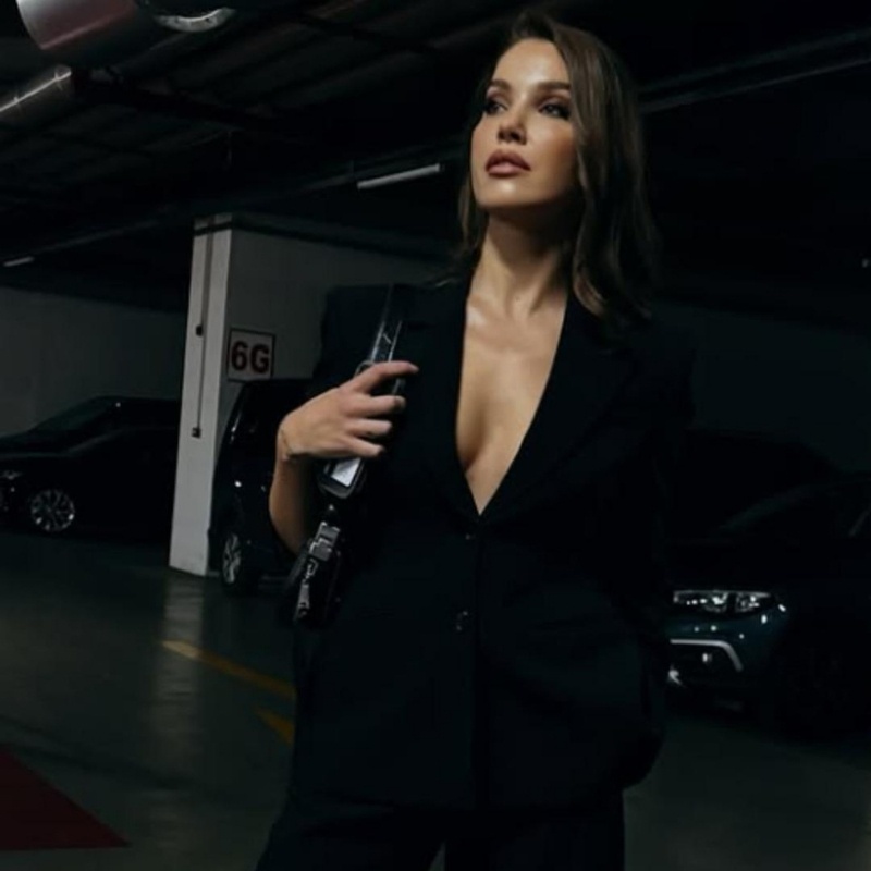 Uzak Şehir'in Pakize'si Yaren Güldiken, İddialı Pozuyla Gündem Oldu - görsel 1