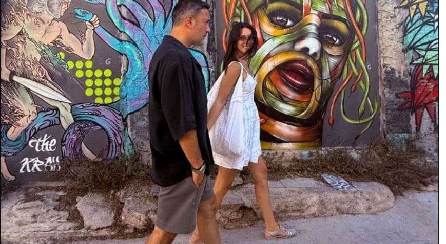 Hazal Subaşı ve Oğuzhan Koç, Yunanistan tatilinden romantik bir kare paylaştı.