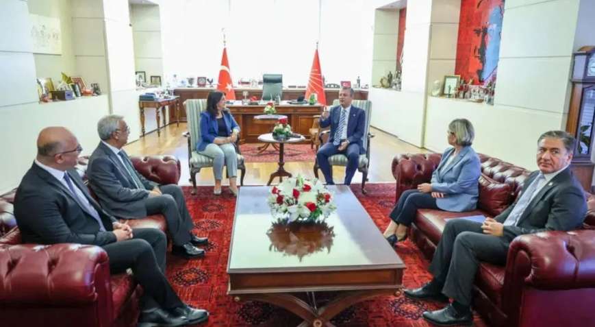 DEM Parti’den CHP’ye Barış Süreci Ziyareti: Özgür Özel'den Destek Mesajı