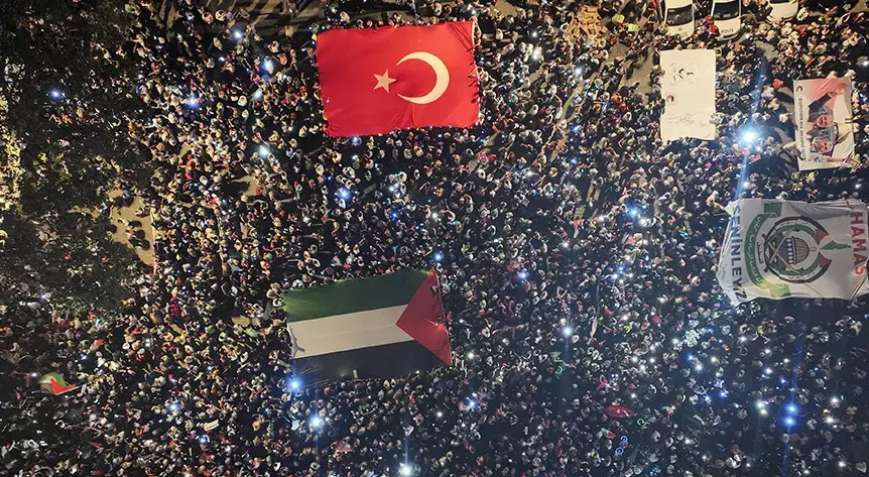 İstanbul'da "Gazze'ye Umut Işığı Ol" Yürüyüşü: Binler Filistin İçin Tek Yürek